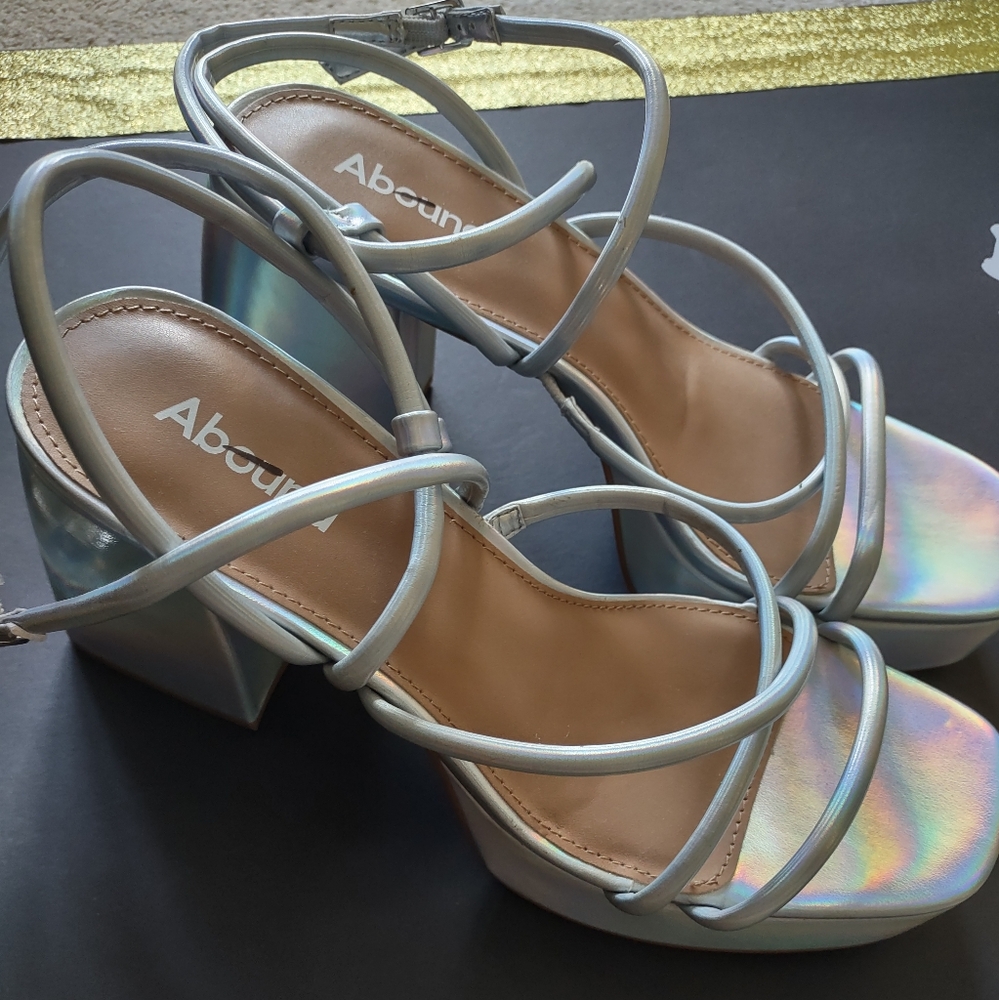 Abound women's sandals size 7.5us